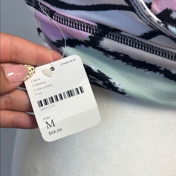 Abstract Patterned Crop Top - Picture 4 of 6